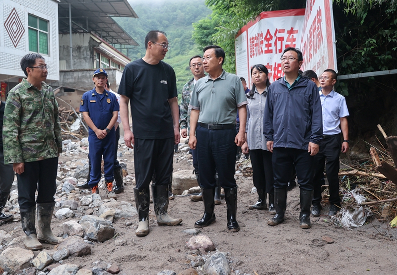 王晓晖赶赴雅安市汉源县山洪灾害现场指挥处置救援时强调?全力搜救失联人员?最大限度减少人员伤亡?施小琳作批示并赶往灾害现场「相关图片」